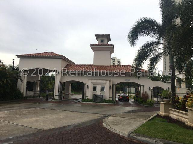 Luxury Ground Floor Apartment for Rent in The Reserve, Santa María
